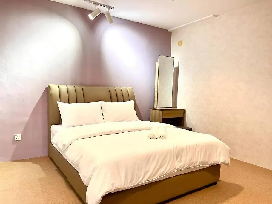 Malacca City Center Bliss: Steps From Attractions! 0*,  מלזיה
