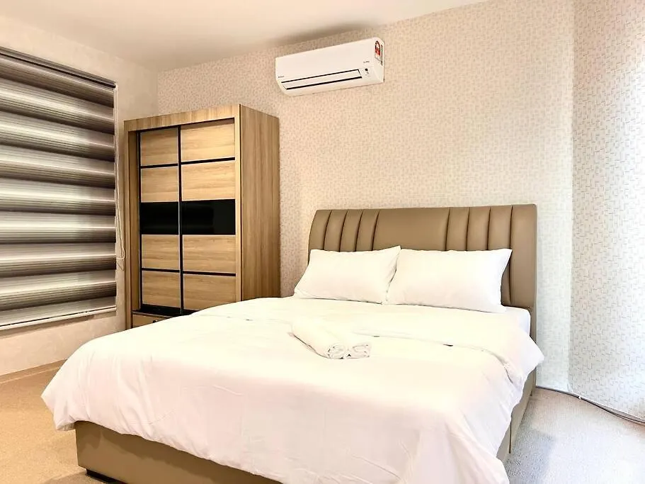 דירה Malacca City Center Bliss: Steps From Attractions!